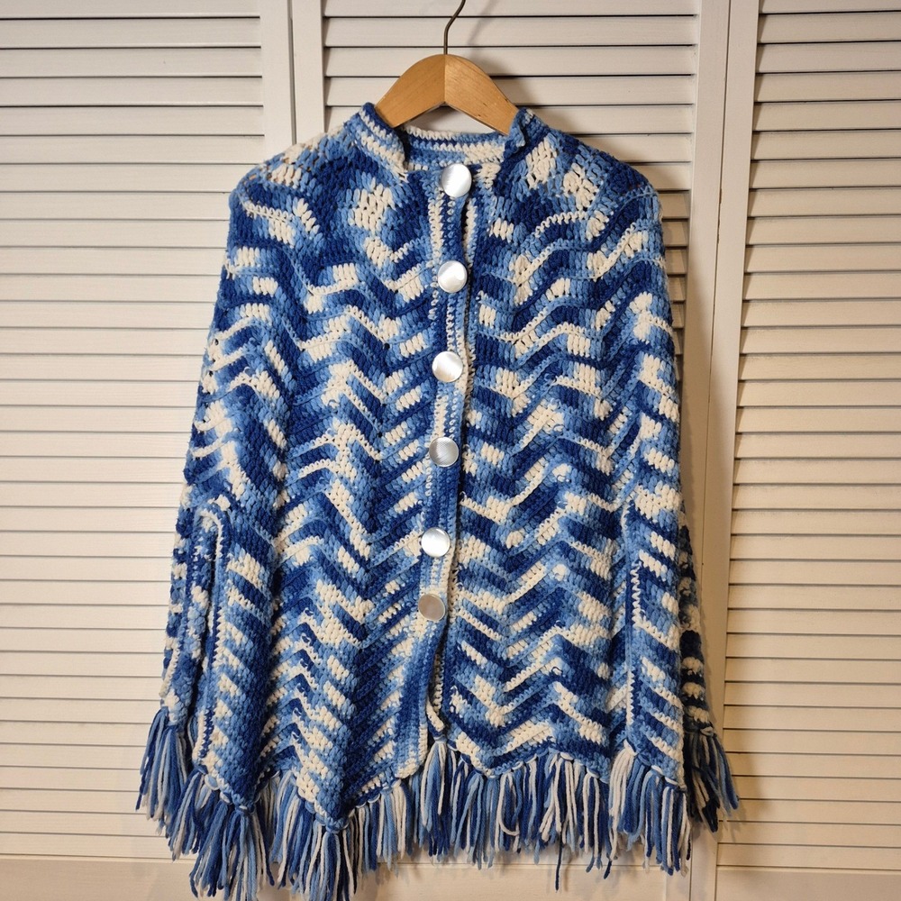 Vtg 70s 80s‎ Crochet Poncho Blue White Chevron Fringe Handmade Boho Hippie Cape - Picture 3 of 11